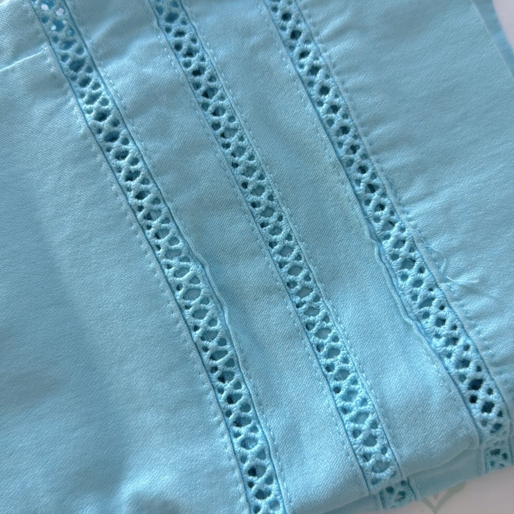 Chico’s aqua cropped pant with crochet lace details stretchy size 2 - Picture 3 of 8